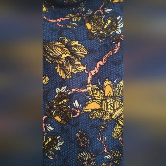 3. LuLaRoe Cassie(L)/Irma(M) Bundle - Picture 4 of 7